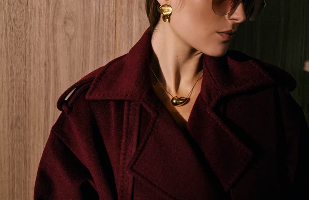 Naszyjnik kołnierzyk do czego nosić – stylizacje, które zachwycą