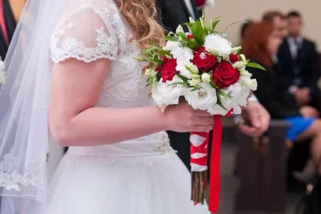 Suknia ślubna princessa jaki bukiet - idealne połączenia dla piękna