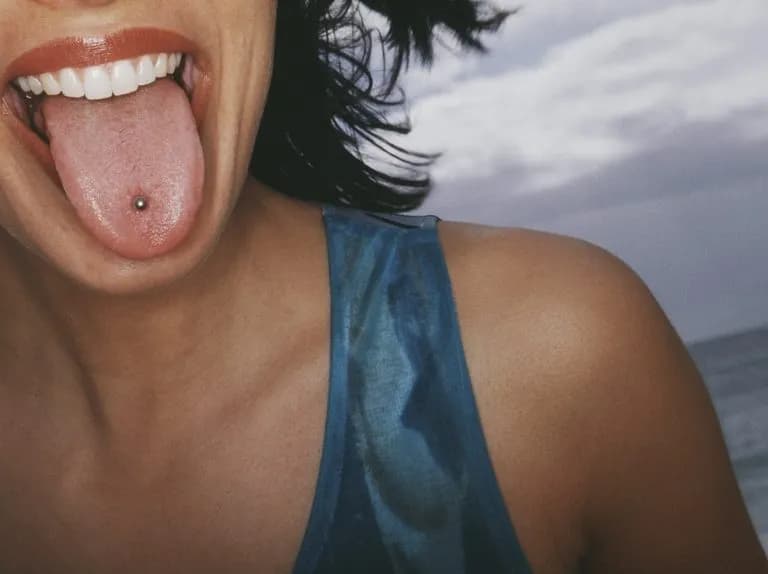 Jak samemu zrobić kolczyk w języku i uniknąć niebezpieczeństw