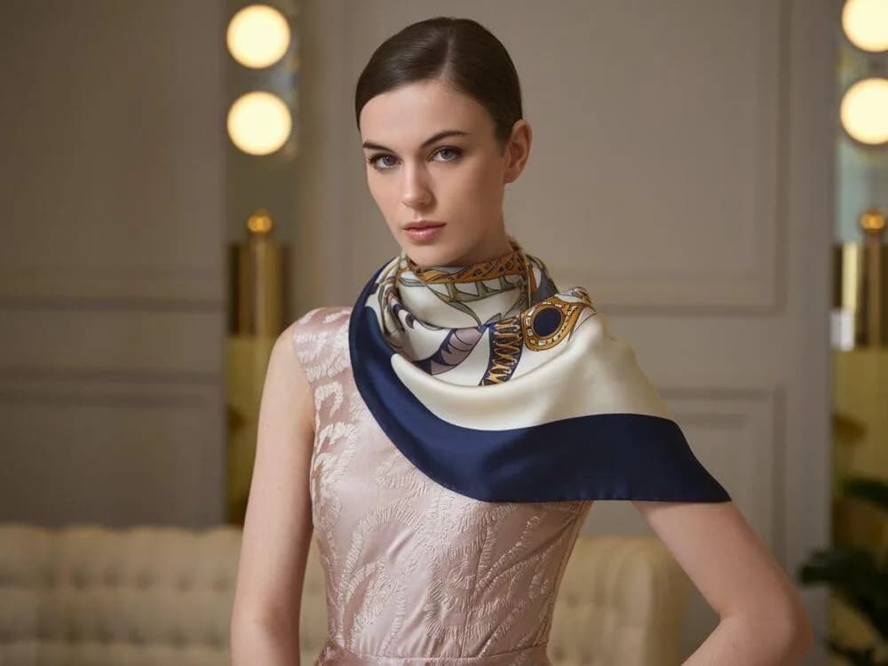 Jak nosić szal do sukni wieczorowej, aby wyglądać elegancko i stylowo