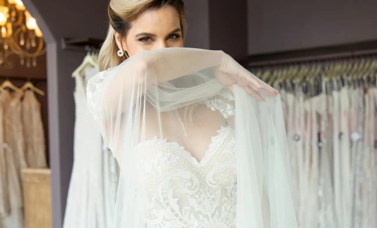 Jaki welon do sukni – jak wybrać idealny welon do swojej sukni?